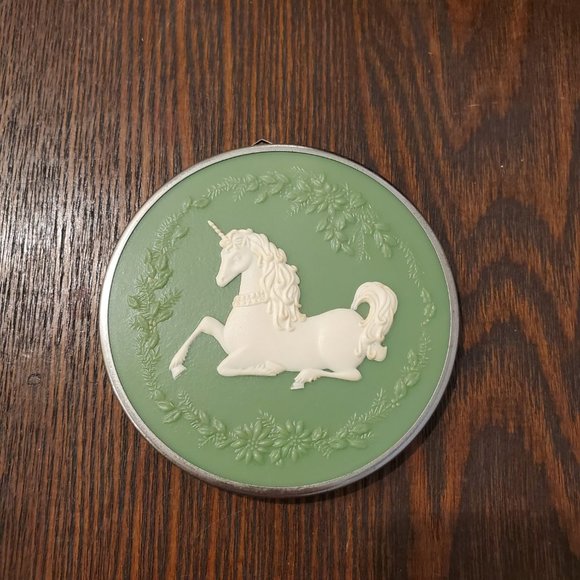 Vintage 1981 Hallmark Keepsake Green Plastic Christmas Ornament Unicorn Cameo - Picture 4 of 5